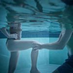 Rehabilitación de lesiones y fisioterapia en piscina de agua de mar