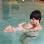Inicio a la Natación para bebes en piscina de agua caliente en San Sebastian Donostia